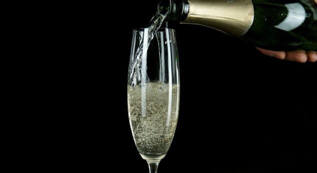 pouring champagen.PNG